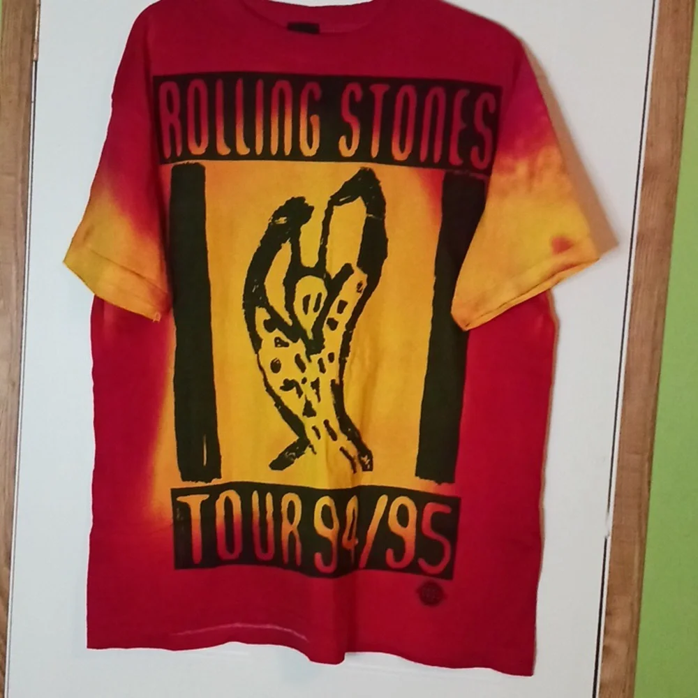 Rolling Stone World Tour D ies extra large.